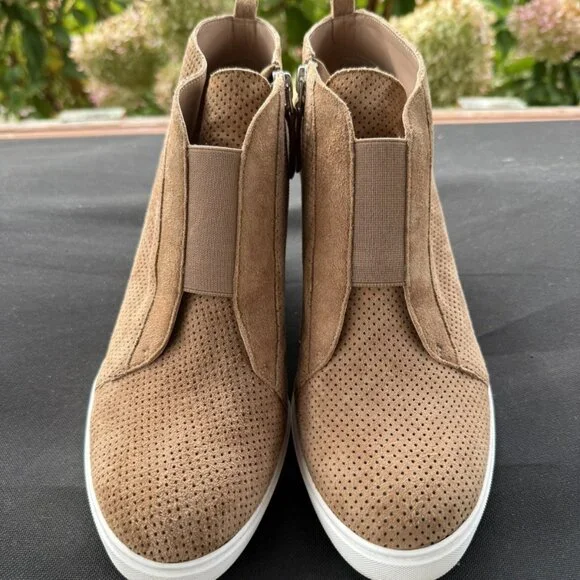 Linea Paolo Women's Felicia Tan Suede Perforated Side Zip Wedge Sneakers 9.5M - Picture 4 of 7